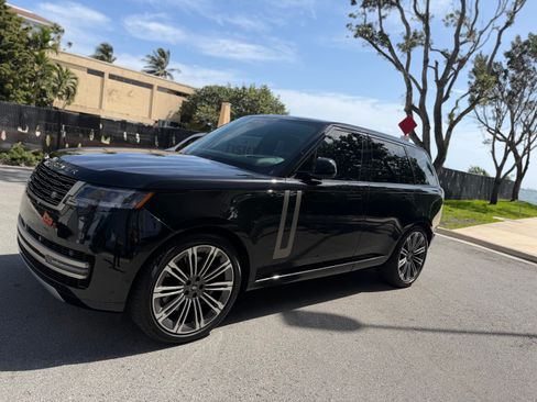 Used 2024 Land Rover Range Rover SE AWD/4WD image 5