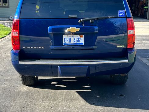 Used 2012 Chevrolet Suburban LTZ image 5