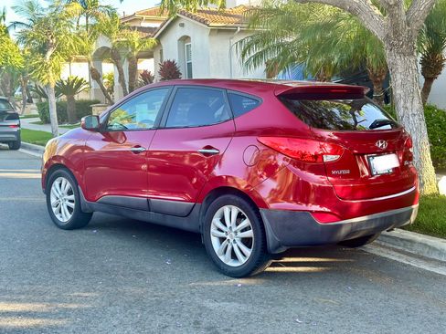 Used 2012 Hyundai Tucson Limited w/ Premium Pkg FWD image 2