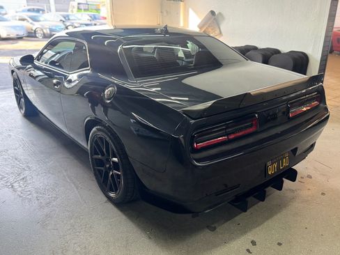 Used 2018 Dodge Challenger R/T Scat Pack w/ Leather Interior Group RWD image 8