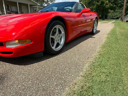 Used 1998 Chevrolet Corvette Convertible w/ Memory Pkg image 8