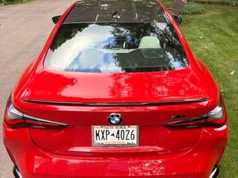 Used 2021 BMW M4 Competition w/ M Carbon Exterior Package RWD image 4