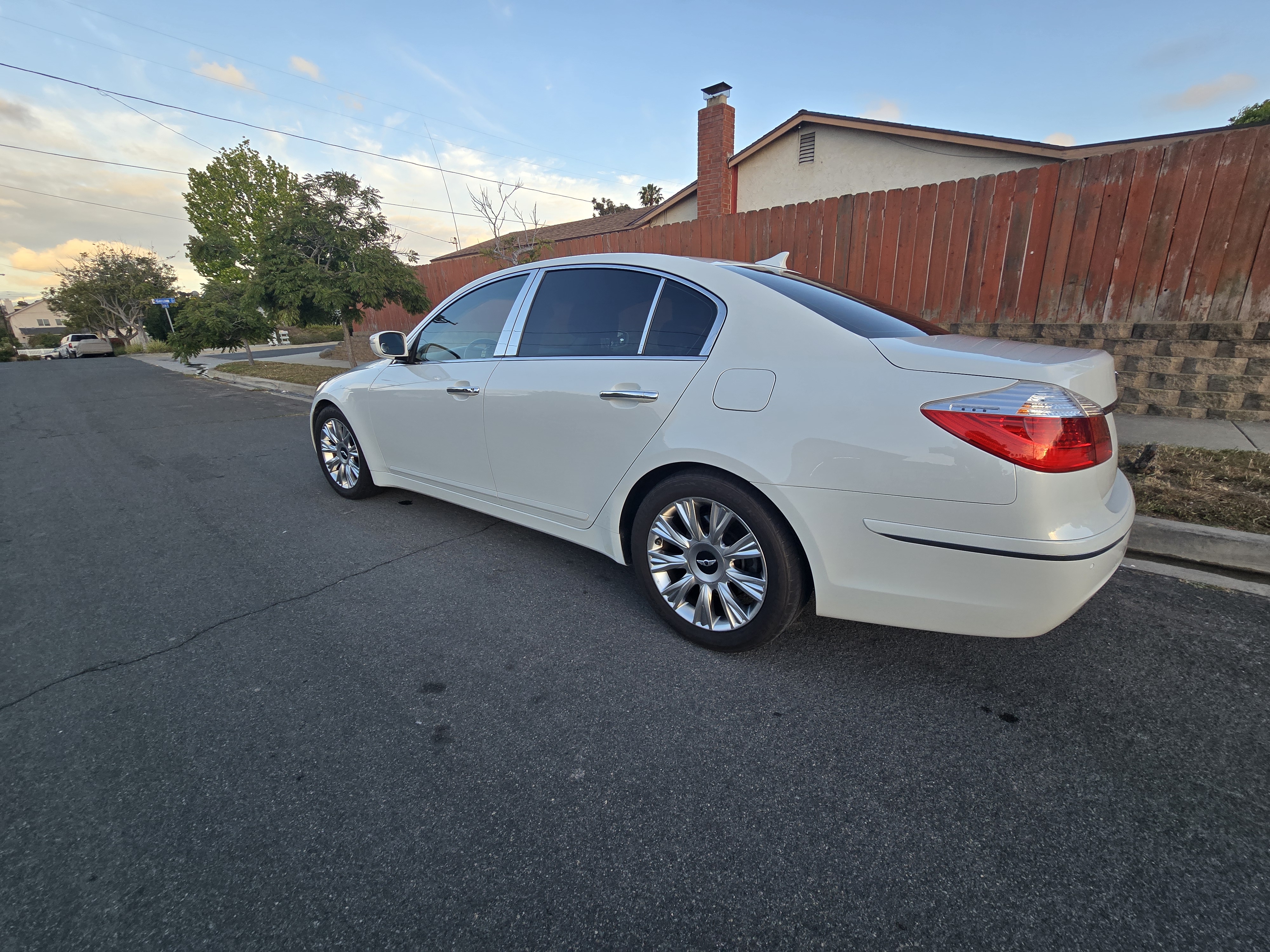 Used 2009 Hyundai Genesis 3.8 w/ Technology Pkg 4 RWD image 8