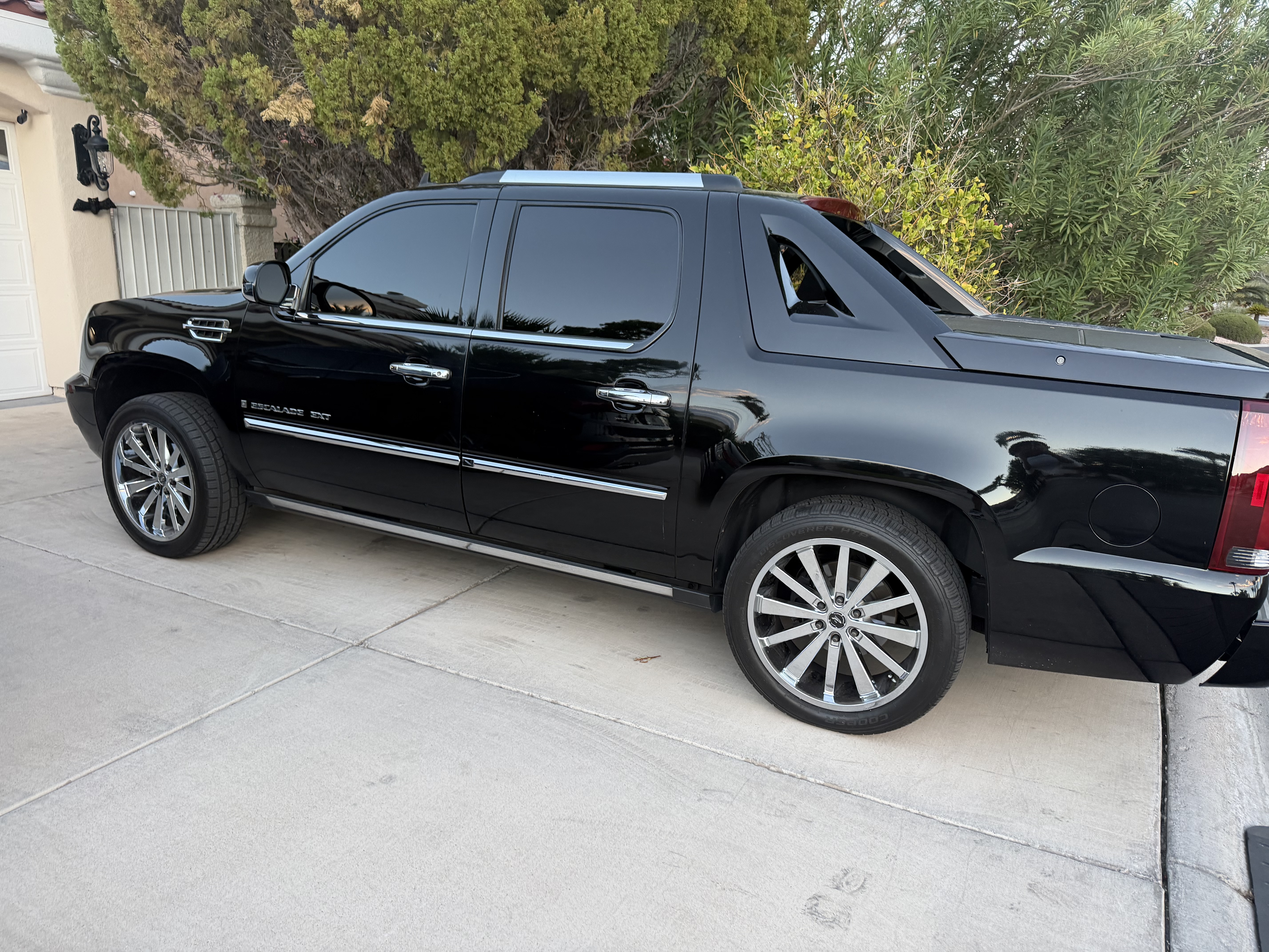 Used 2009 Cadillac Escalade EXT AWD/4WD image 5