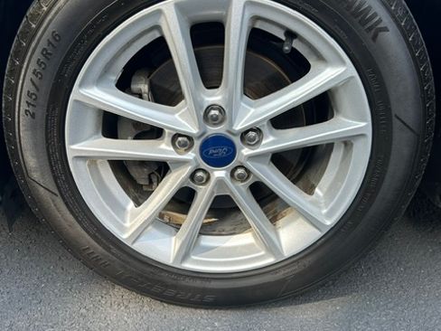 Used 2017 Ford Focus SE w/ Cold Weather Package FWD image 26