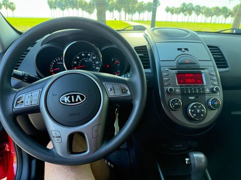 Used 2010 Kia Soul + FWD image 14