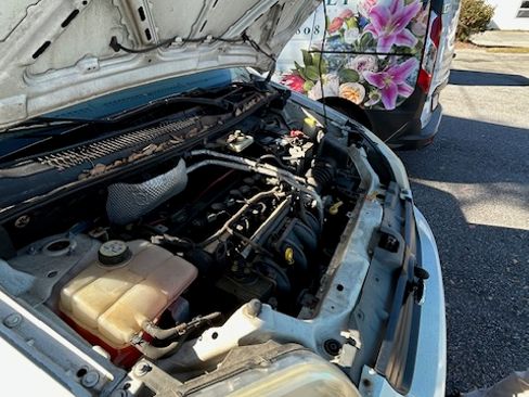 Used 2010 Ford Transit Connect XLT image 8