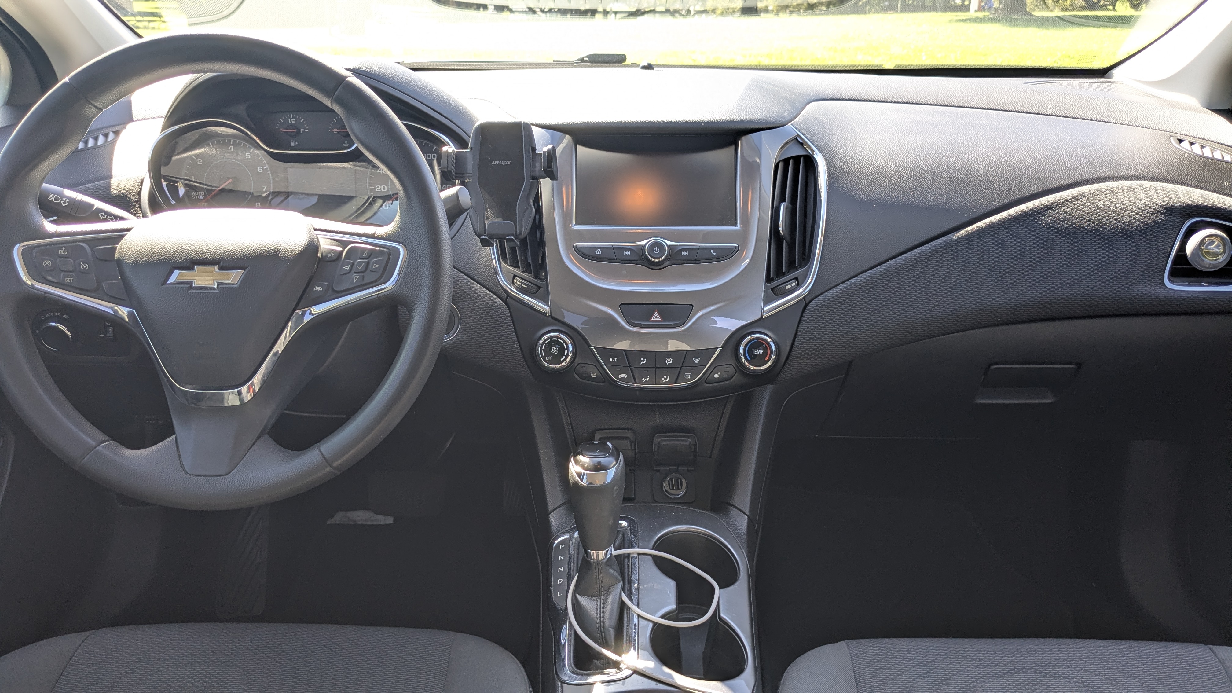 Used 2017 Chevrolet Cruze LT w/ Convenience Package FWD image 14