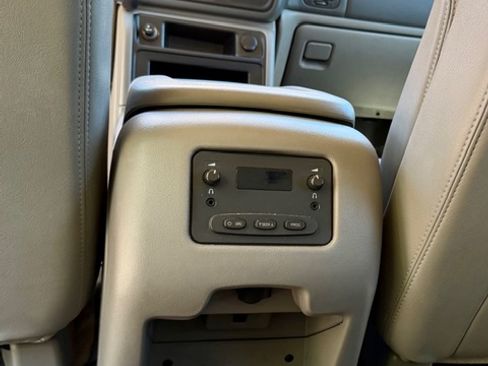 Used 2004 Chevrolet Tahoe Z71 w/ Z71 Preferred Equipment Group AWD/4WD image 20