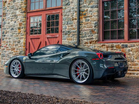 Used 2016 Ferrari 488 GTB RWD image 6