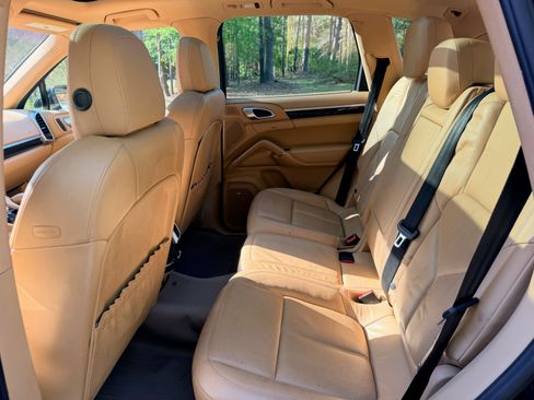Used 2012 Porsche Cayenne AWD/4WD image 6