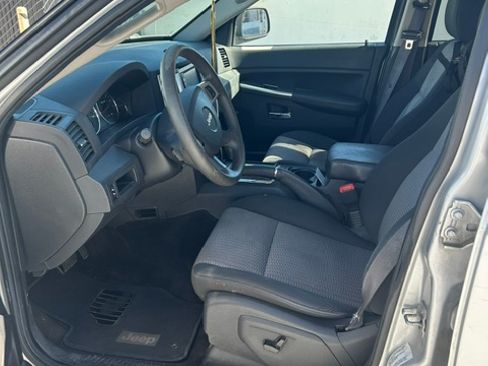 Used 2009 Jeep Grand Cherokee Laredo AWD/4WD image 15