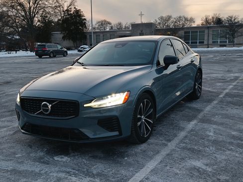 Used 2023 Volvo S60 T8 Plus image 1
