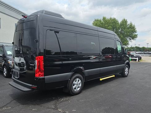 Used 2023 Mercedes-Benz Sprinter 2500 image 2