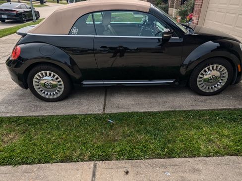 Used 2013 Volkswagen Beetle 2.5 image 2