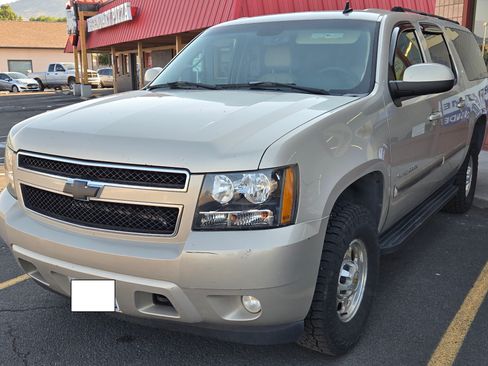 Used 2007 Chevrolet Suburban 2500 LT w/ LT Preferred Equipment Group image 1