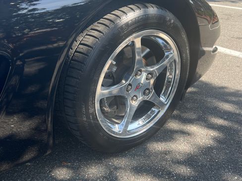 Used 2004 Chevrolet Corvette Convertible w/ Preferred Equipment Group image 13