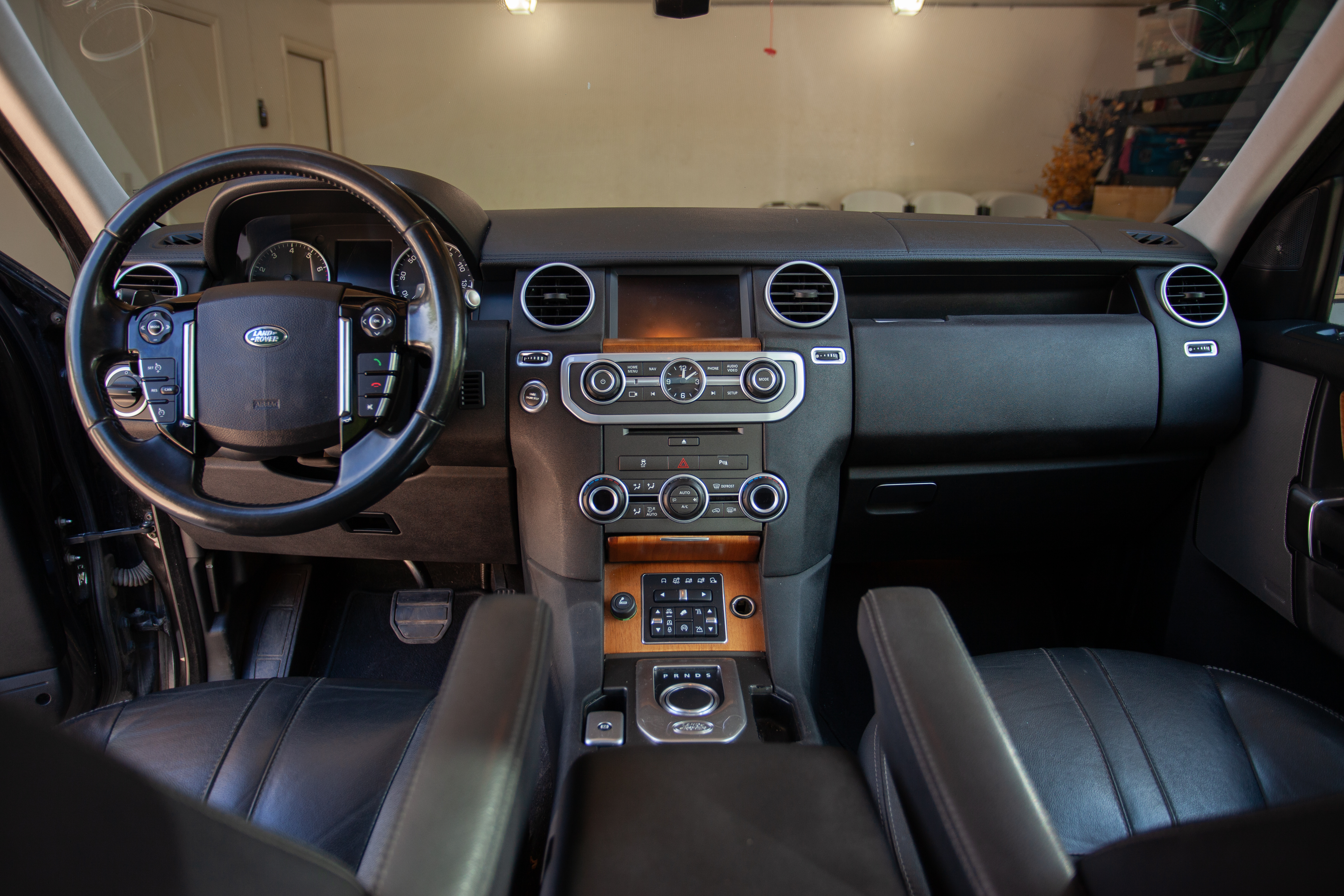 Used 2016 Land Rover LR4 HSE Silver Edition AWD/4WD image 12
