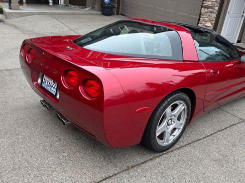 Used 1999 Chevrolet Corvette Coupe w/ Roof Pkg image 15