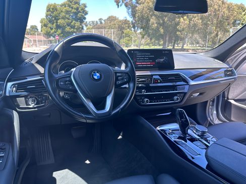 Used 2019 BMW 530e w/ Convenience Package image 10