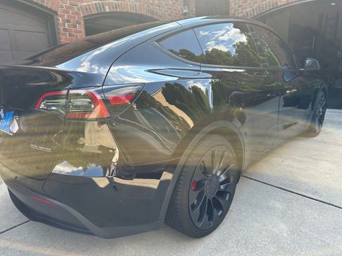 Used 2023 Tesla Model Y Performance AWD/4WD image 5