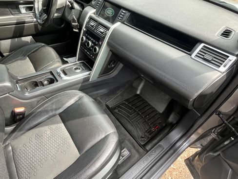 Used 2017 Land Rover Discovery Sport SE image 19