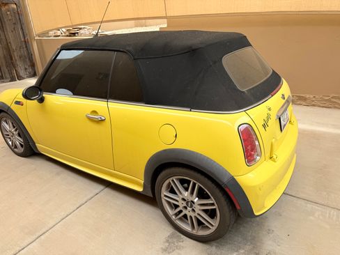 Used 2006 MINI Cooper Convertible FWD image 1