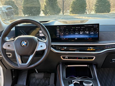 Used 2023 BMW X7 xDrive40i w/ Premium Package image 6