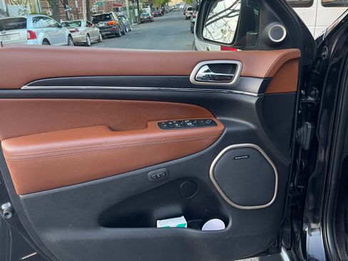 Used 2015 Jeep Grand Cherokee Summit image 14