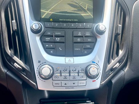 Used 2017 Chevrolet Equinox LS AWD/4WD image 13