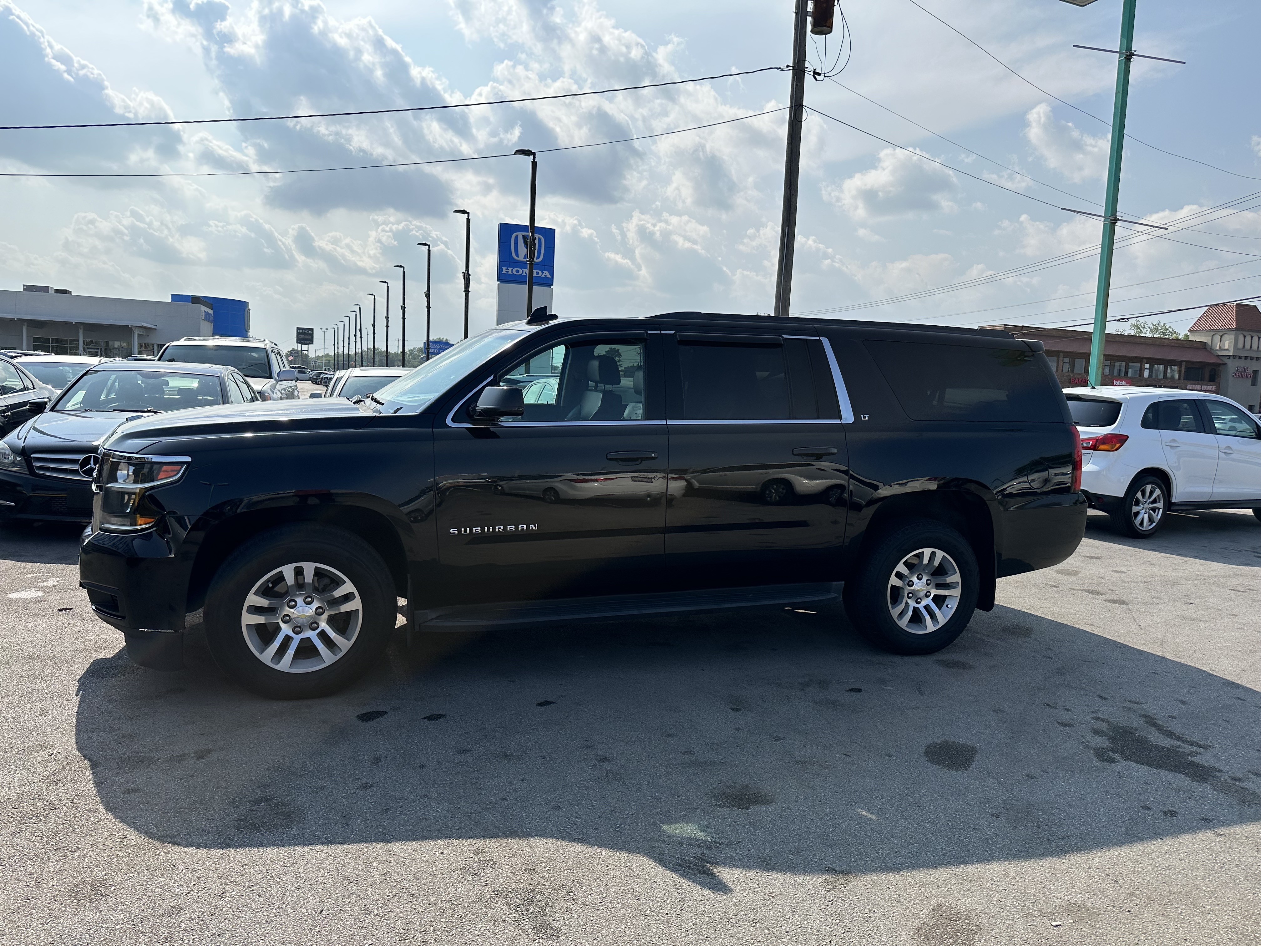 Used 2016 Chevrolet Suburban LT AWD/4WD image 4