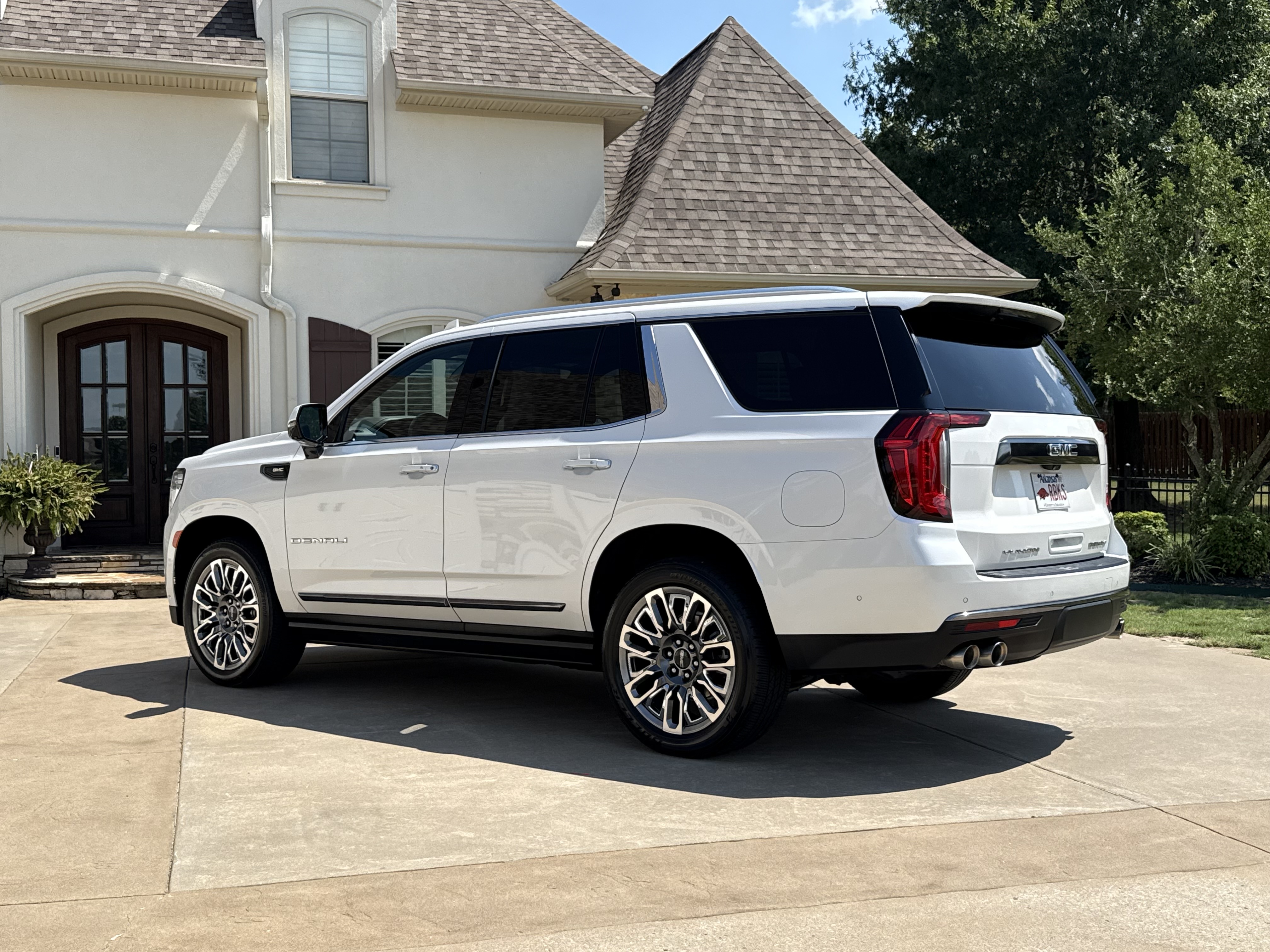 Used 2023 GMC Yukon Denali Ultimate AWD/4WD image 4