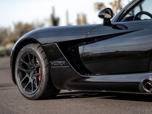 Used 2004 Dodge Viper SRT-10 RWD image 25