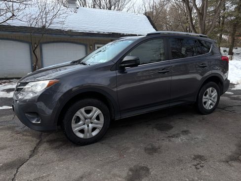 Used 2015 Toyota RAV4 LE image 1