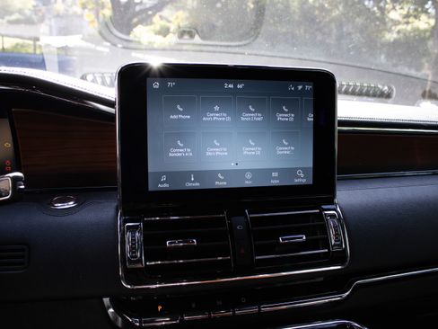 Used 2020 Lincoln Navigator Reserve image 17