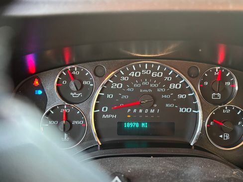 Used 2020 Chevrolet Express 2500 w/ Driver Convenience Package image 3