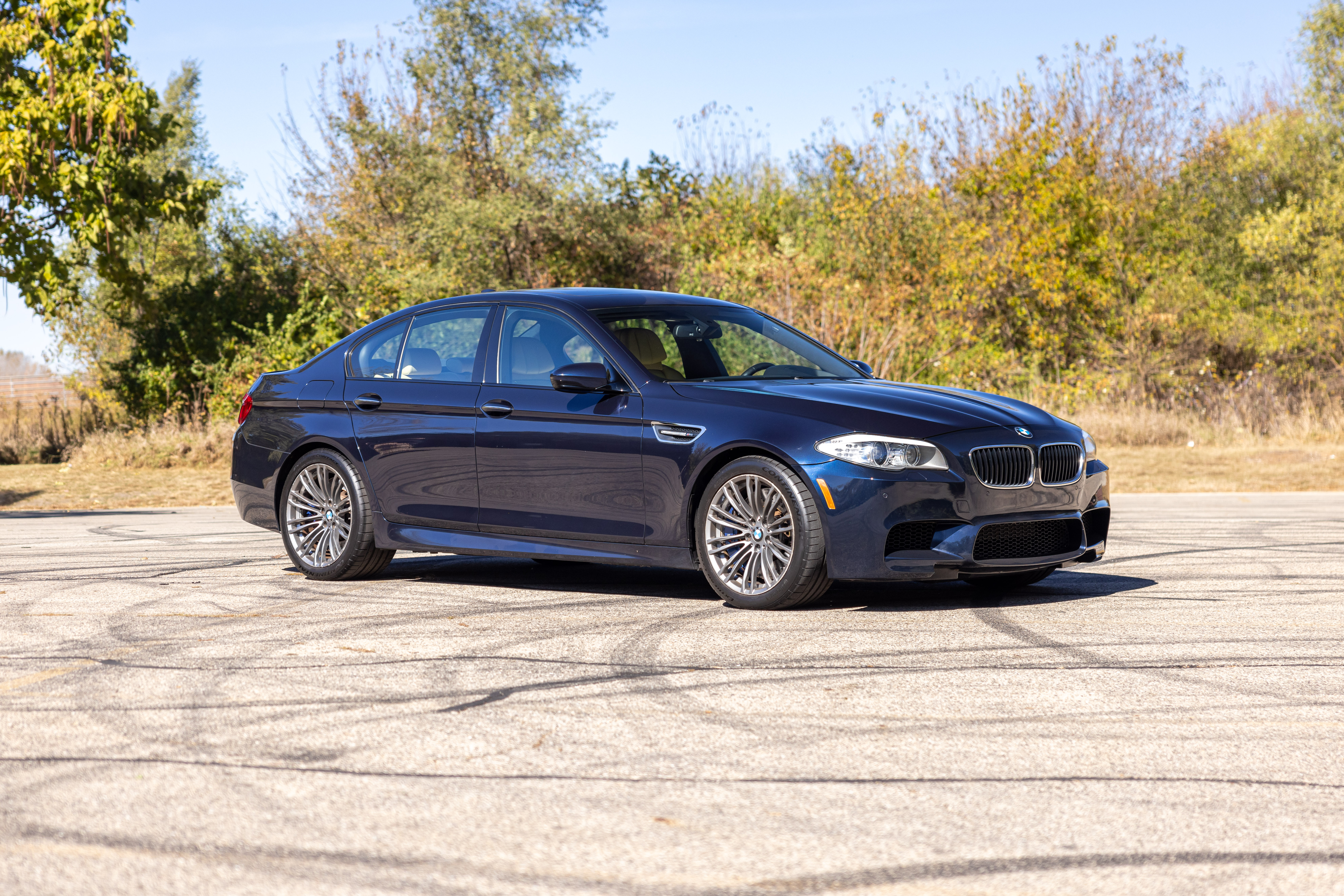 Used 2013 BMW M5 RWD image 1