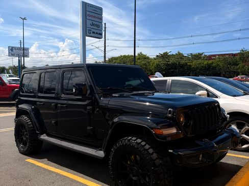 Used 2023 Jeep Wrangler Unlimited Sahara image 4