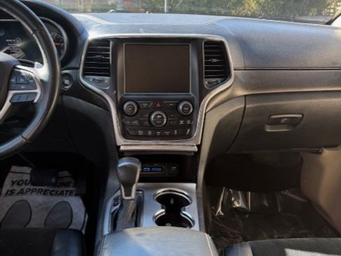 Used 2019 Jeep Grand Cherokee Laredo image 19