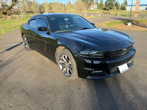 Used 2019 Dodge Charger SXT w/ Plus Group image 29