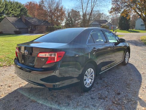 Used 2014 Toyota Camry LE image 9