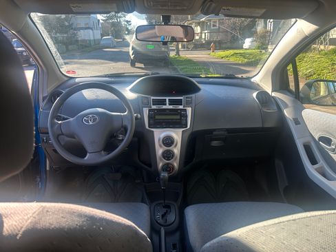 Used 2011 Toyota Yaris 4-Door Hatchback w/ PWR Pkg w/Steel Wheels image 9