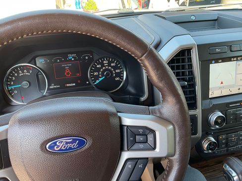 Used 2018 Ford F150 Lariat w/ Equipment Group 502A Luxury AWD/4WD image 10