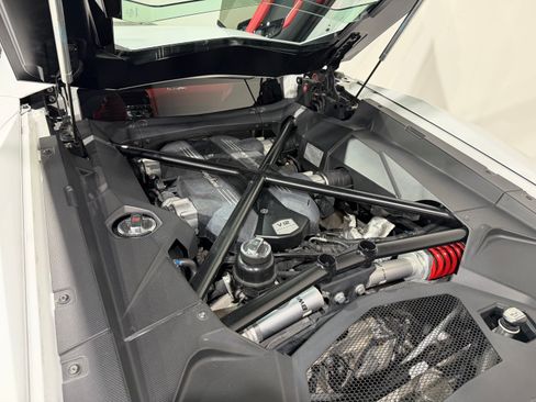 Used 2018 Lamborghini Aventador S image 16