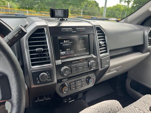 Used 2015 Ford F150 XLT w/ Equipment Group 302A Luxury AWD/4WD image 12