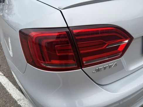 Used 2013 Volkswagen Jetta SEL Premium image 9