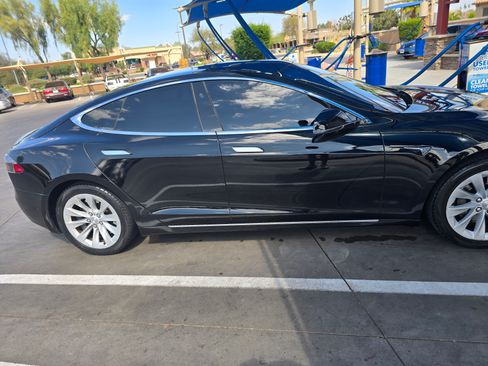 Used 2018 Tesla Model S 75D image 2