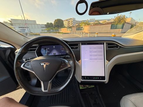 Used 2014 Tesla Model S P85 RWD image 2