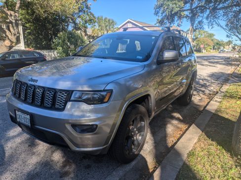 Used 2019 Jeep Grand Cherokee Altitude image 1