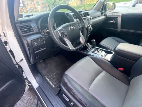 Used 2018 Toyota 4Runner SR5 Premium image 10